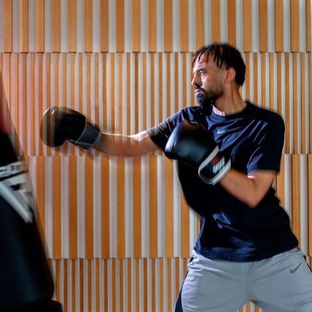 Hyatt Regency Riyadh Olaya Exteriör bild A boxer training with a heavy bag