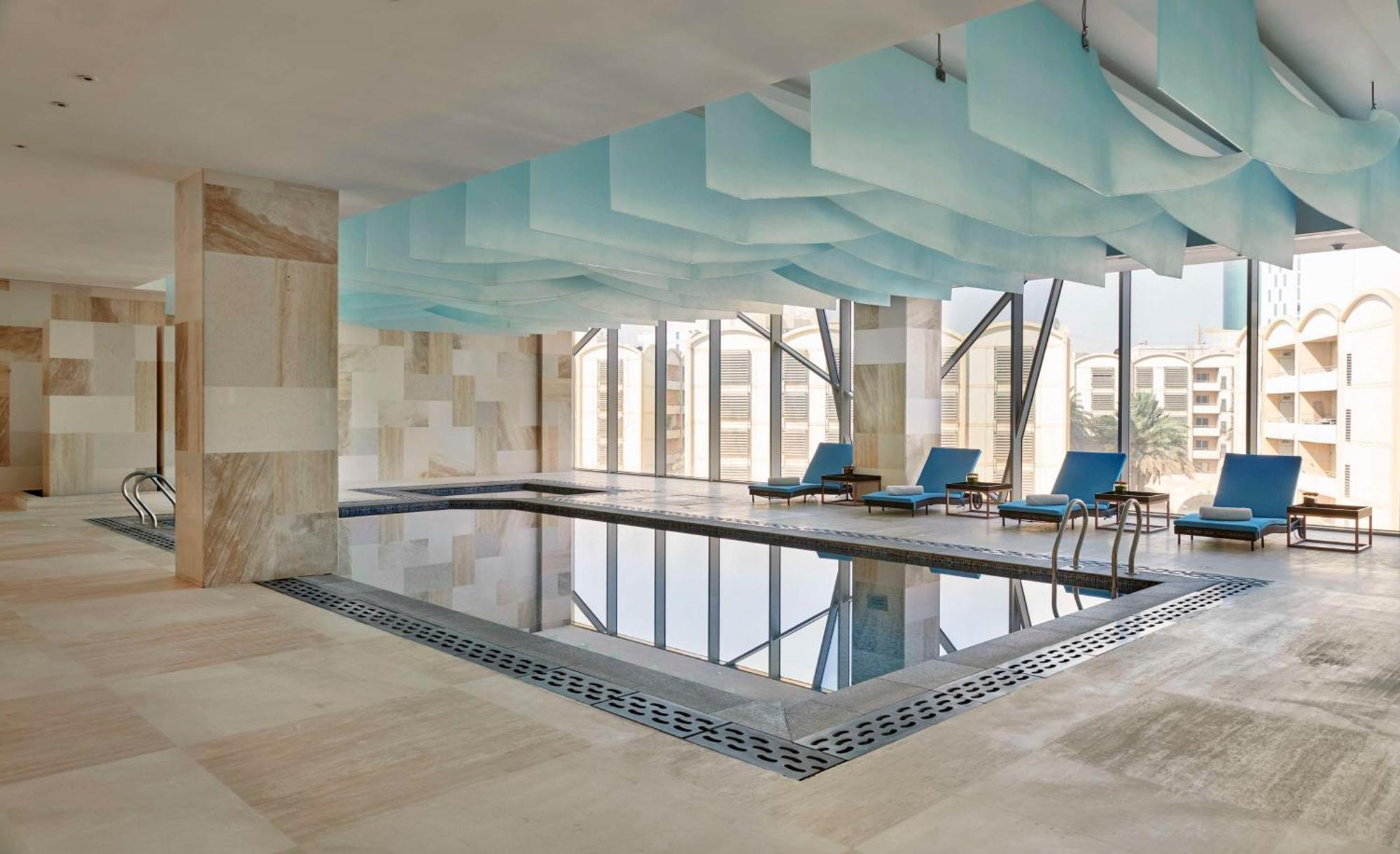 Hyatt Regency Riyadh Olaya Exteriör bild The swimming pool at the hotel