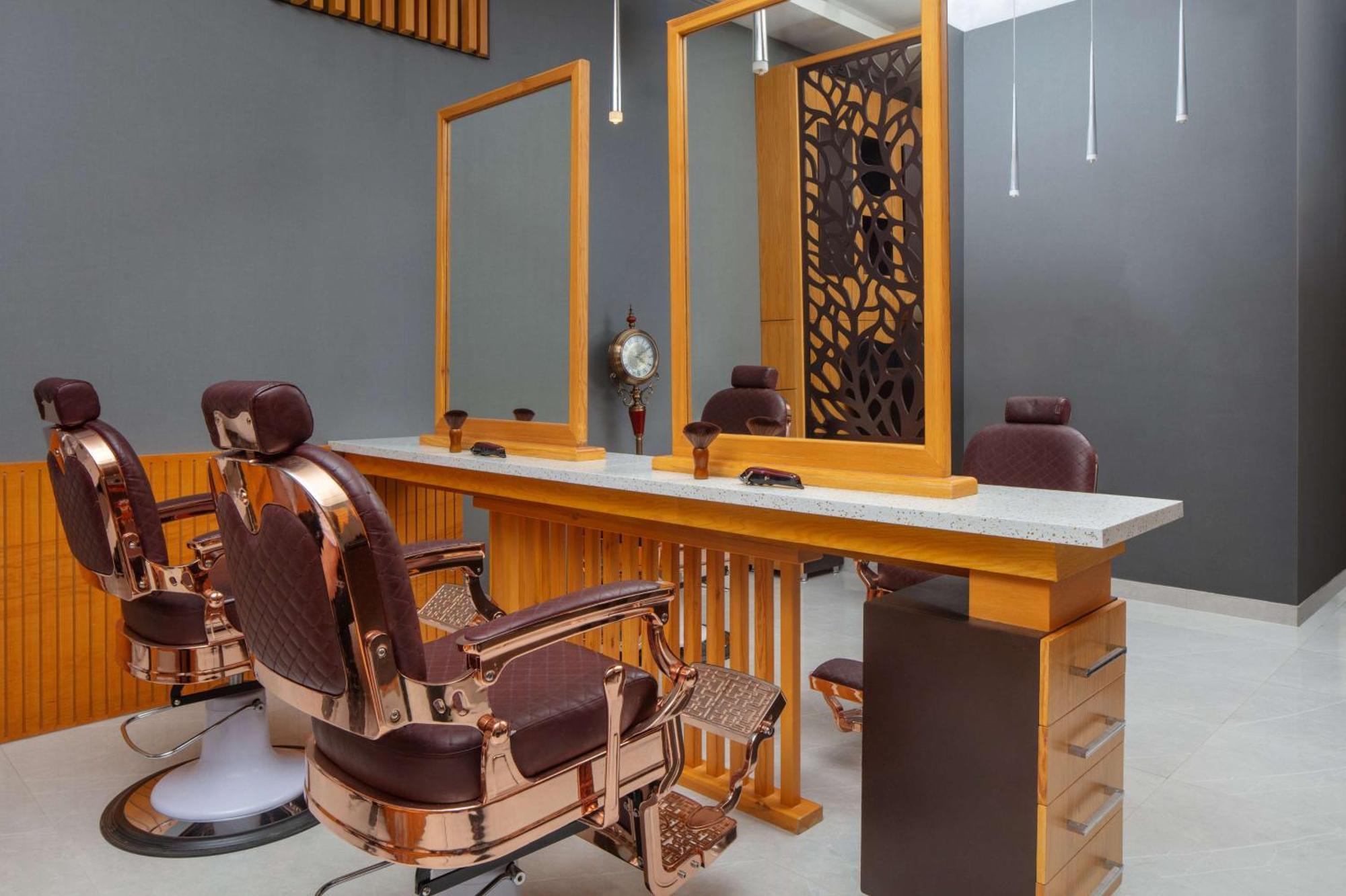 Hyatt Regency Riyadh Olaya Exteriör bild A modern barbershop in the United States