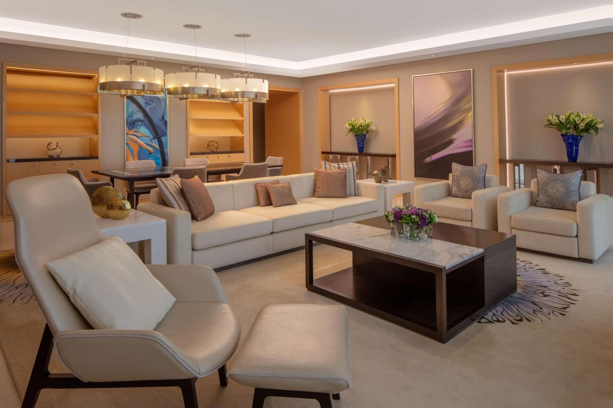Hyatt Regency Riyadh Olaya Exteriör bild The living room of a three-bedroom suite