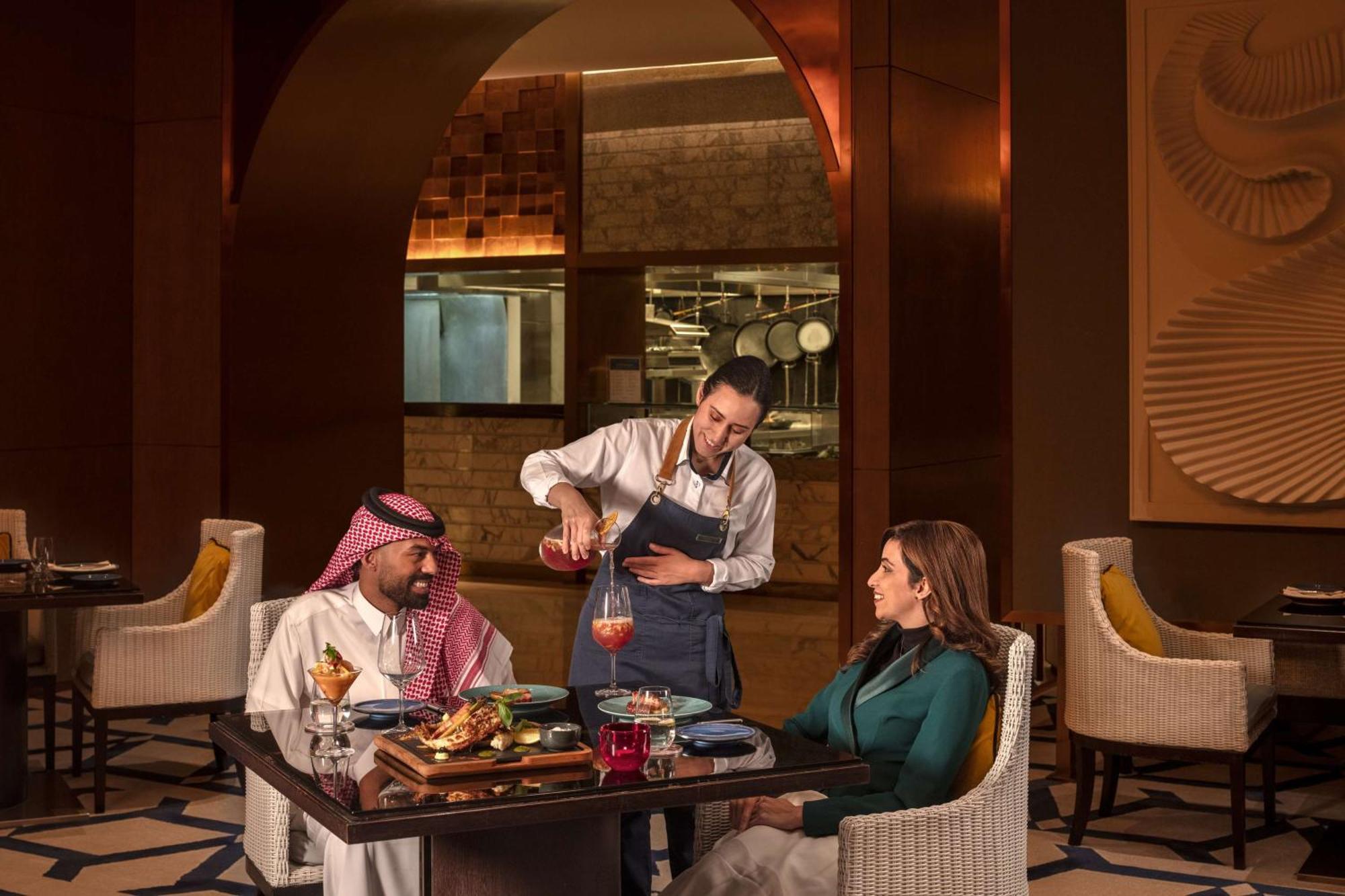 Hyatt Regency Riyadh Olaya Exteriör bild A restaurant in Riyadh