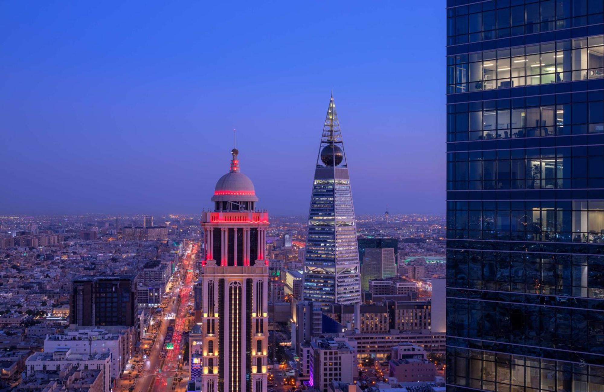 Hyatt Regency Riyadh Olaya Exteriör bild Riyadh skyline
