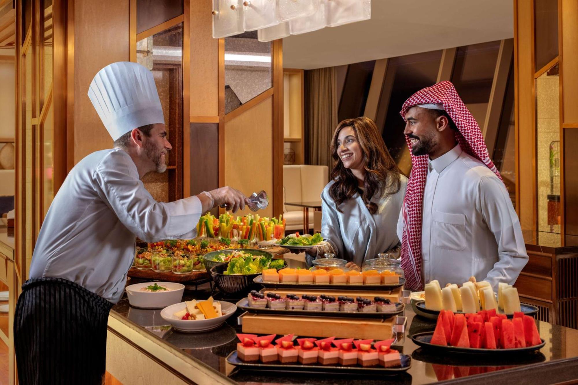 Hyatt Regency Riyadh Olaya Exteriör bild A buffet at a hotel