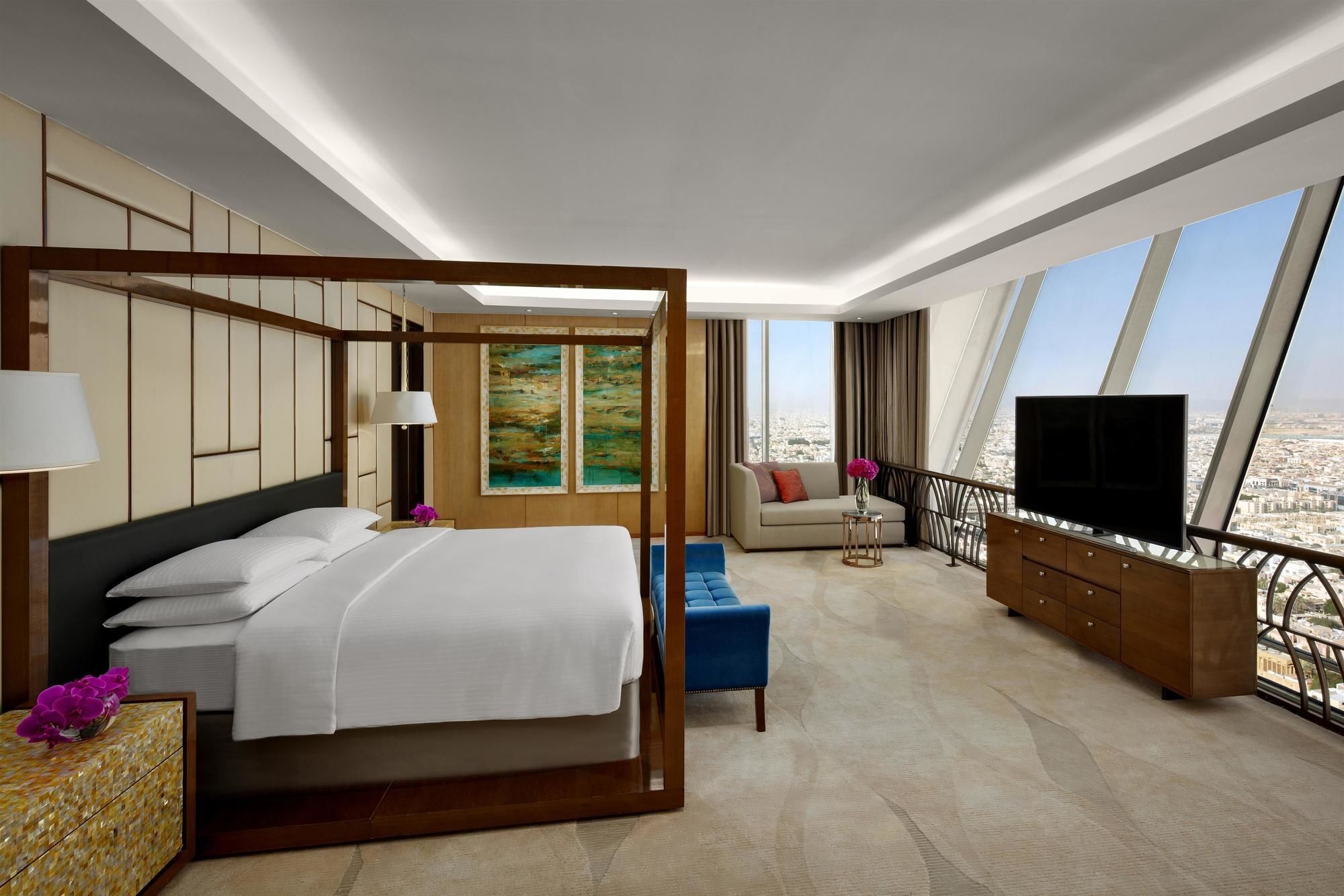 Hyatt Regency Riyadh Olaya Exteriör bild A bedroom at the Ritz-Carlton, Riyadh